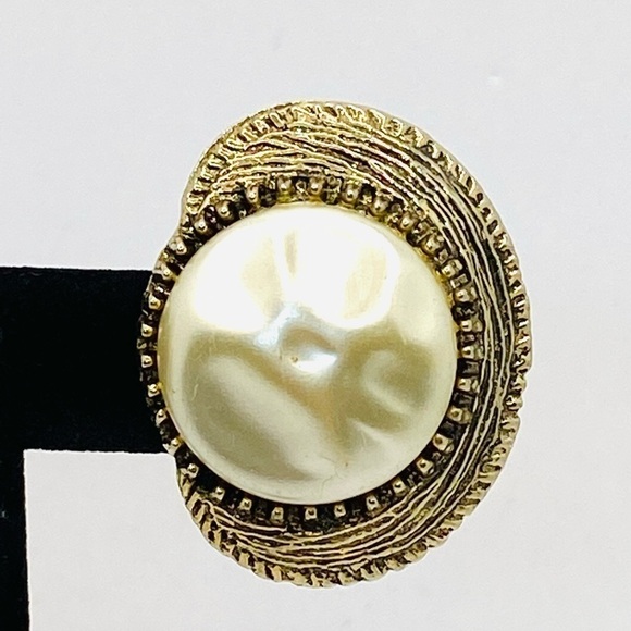 Clip Ons Faux Pearls Statement Antique Gold Tone - Picture 10 of 15